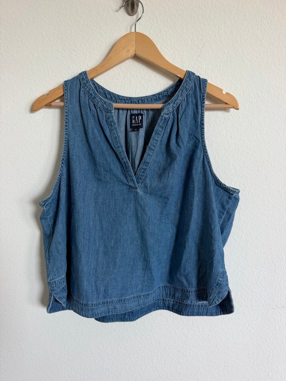 Gap Sleeveless Chambray Top denim Jean size large NWT preppy Fall fashion
